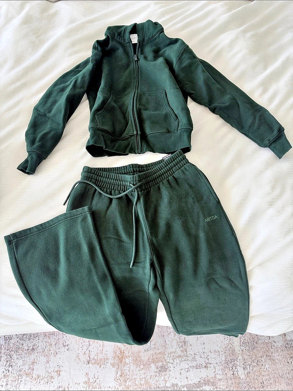 Aritzia Cozy Sweatfleece Perfect Zip Hoodie and Boyfriend Fit Straight Sweatpant